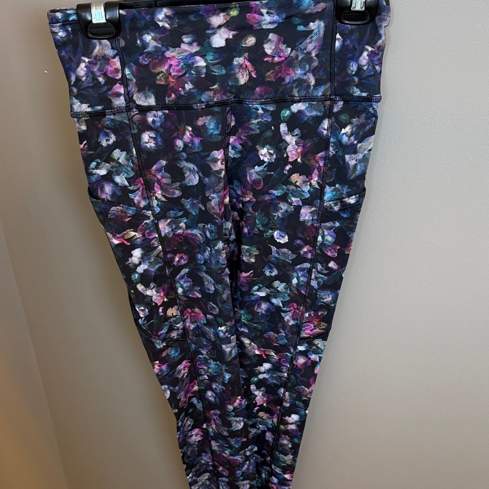 Lululemon Fast and Free Tight 25” length Sz 6
